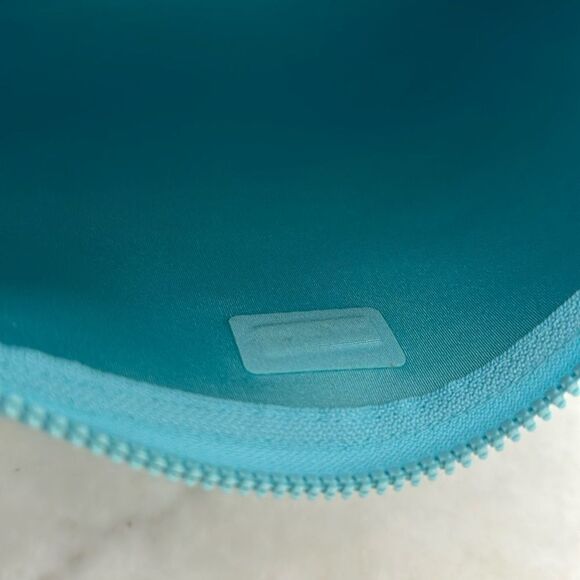 TRIANGL NEOPRENE Swim Travel or Makeup Bag LIGHT BLUE NEW - Picture 3 of 5